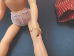 DC FASHION DOLL HAND